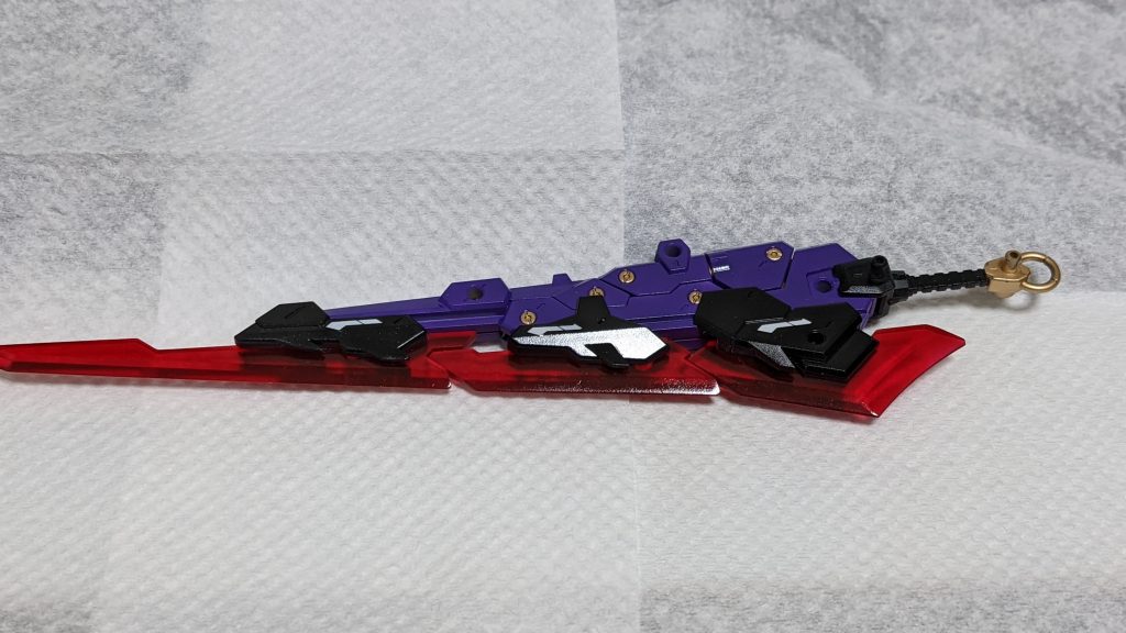 「刀は？」作業場に持っていくのを忘れてしまったため、後日再アップします。背中の刀は、ガーベラストレートではなくて、天叢雲剣です。抜刀後は、あの力により本体より大きな剣になります。