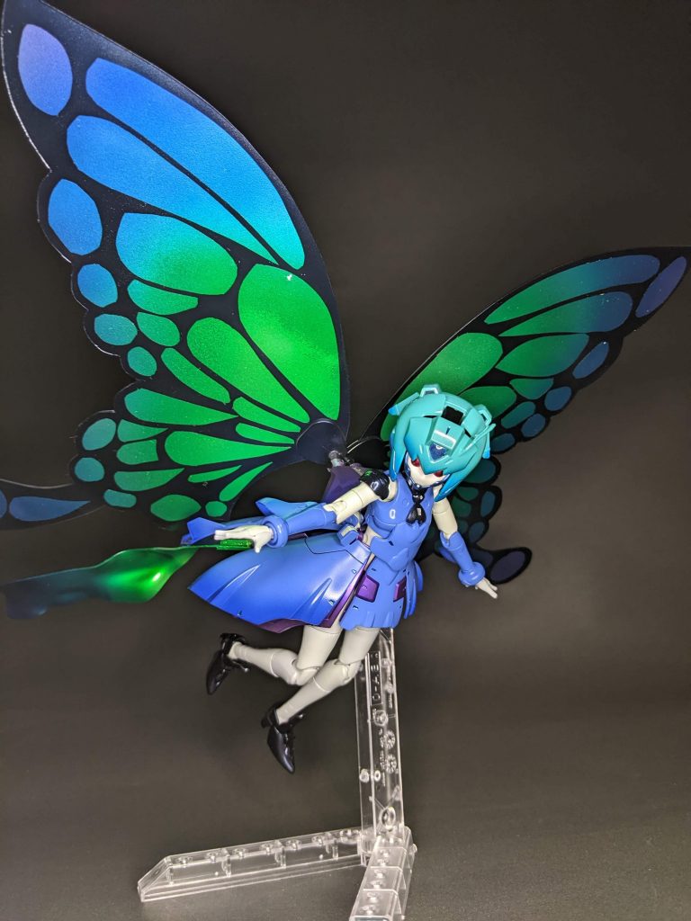 ポージングは難しいですね(^_^;)ガンプラ以外初めてのキットだったので稼働域の違いに驚きながらポージングしております(*ﾟﾛﾟ)