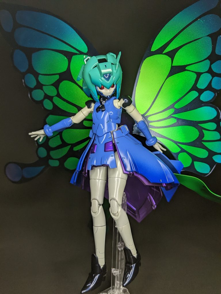 スカート内部やツアンアイ、耳から顎にかけてのカラーはキャンディカラーで塗装。外装部(スカート)や髪の毛にあたるヘッドパーツはグラデーション塗装になっております。