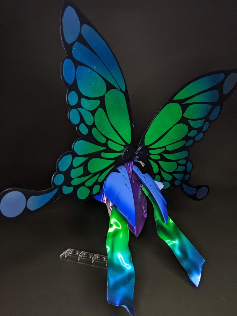 羽と腰からのリボンは0.5プラ板を切り出して作成。月光蝶のようなグラデーションカラーになるようキャンディ塗装にしてます。