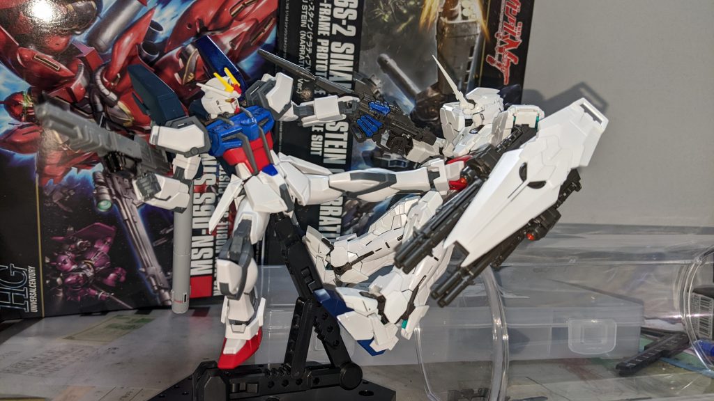 RGのフルアーマーユニコーンガンダム(覚醒)に蹴りをいれるシーン!
