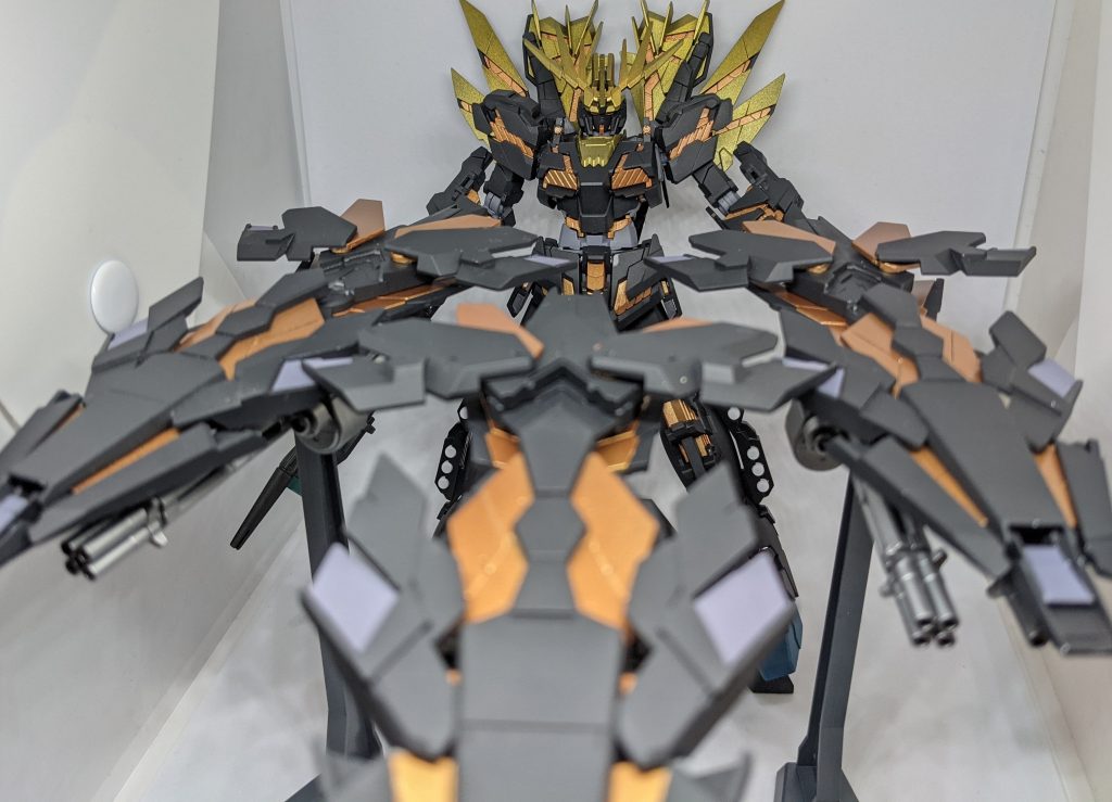 アームドアーマーを飛ばして敵に向かわせてるイメージ