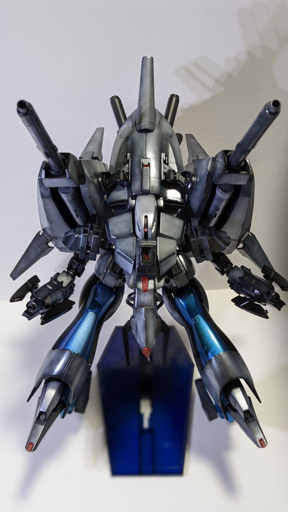 正面。こうして見るとエイリアンクイーンに見えなくもないかも(^^;)