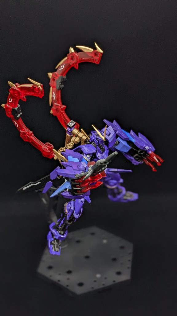 次、ストライク ゼルフィカール専用機が、空中戦を得意とするためビームライフルの練習中。なお、持つことも出来てない様子。