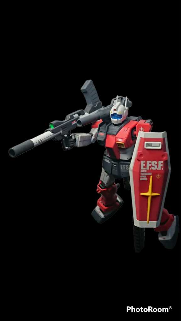 ジムキャノンカッコいいです。塗装少し失敗してますが…まあいいか。ロケットバズーカはプラパイプで2センチほど延長してます。シールドはEGガンダムの物です。