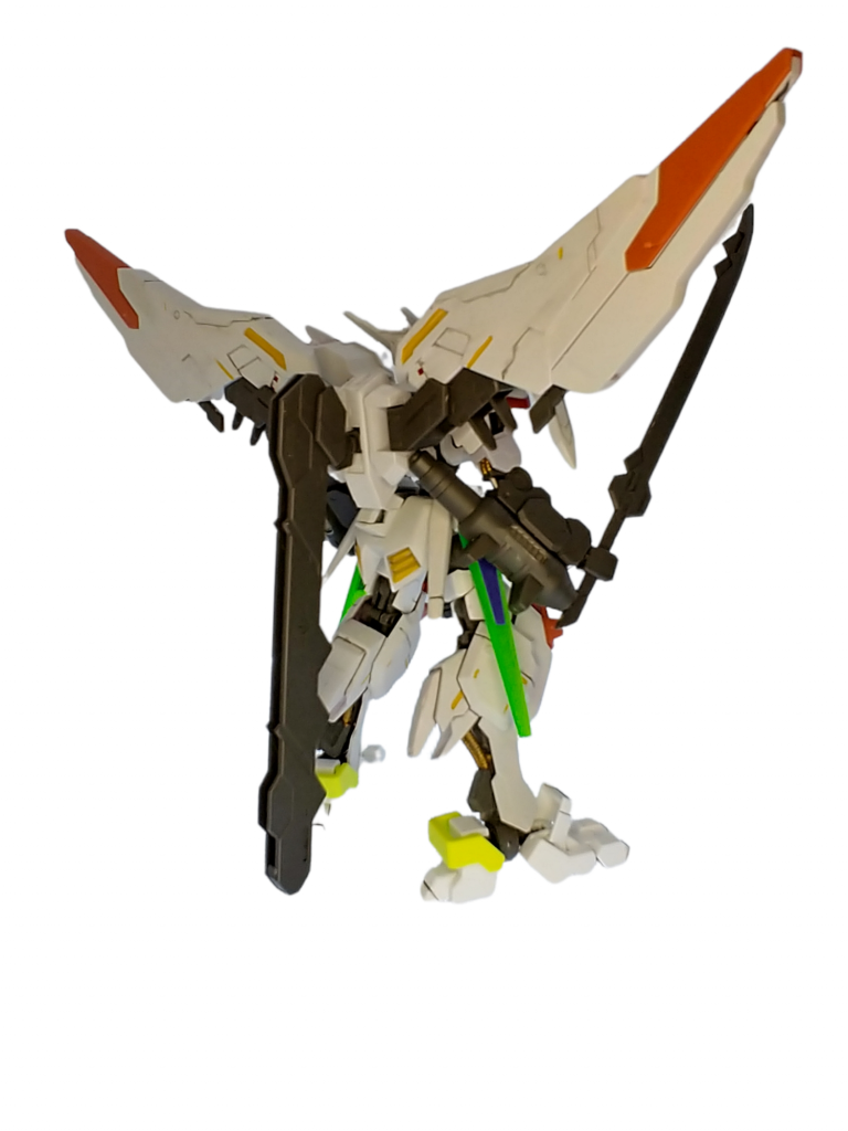 天使への先祖返りに大きく貢献しているのがマルコシアスの背部バインダー。大きな翼のシルエットが天使を想像させる。