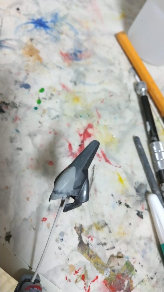 額の部分を拡大中。