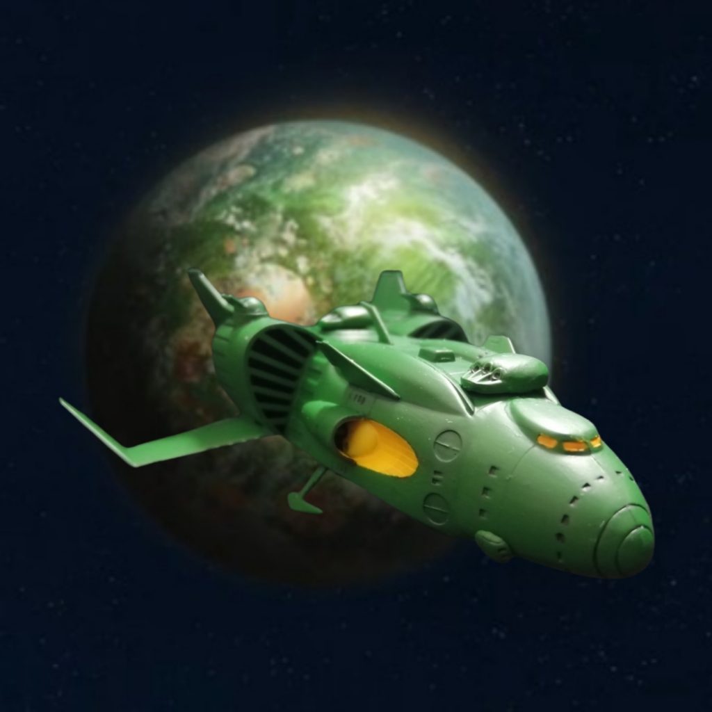 ガミラス星をバックに。