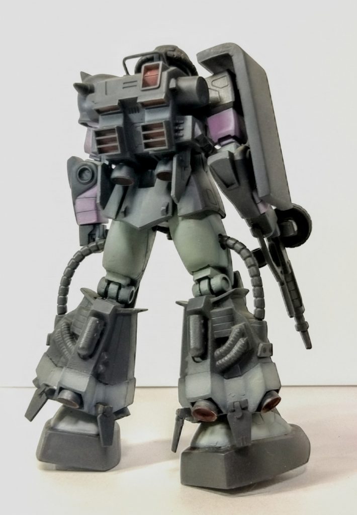 そろそろ皆さんがジムに飽きた頃と思いたまにはザクもいいかと！プロポーションを調整して現在のHGやオリジン版のR-1Aとはまた違う感じに仕上がったと思います！