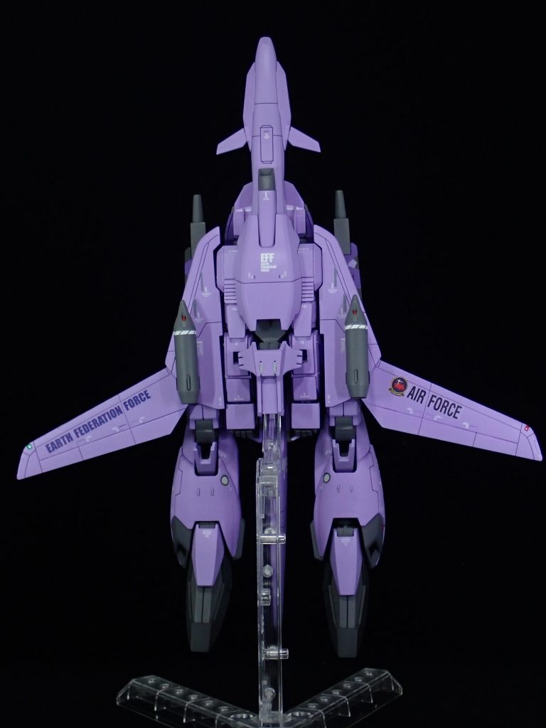 WR形態時、できるだけ上面が迷彩、下面が単色になるようにしたのがこだわりポイント。ロケット弾ポッドを追加。ウィンダムからもってきました。