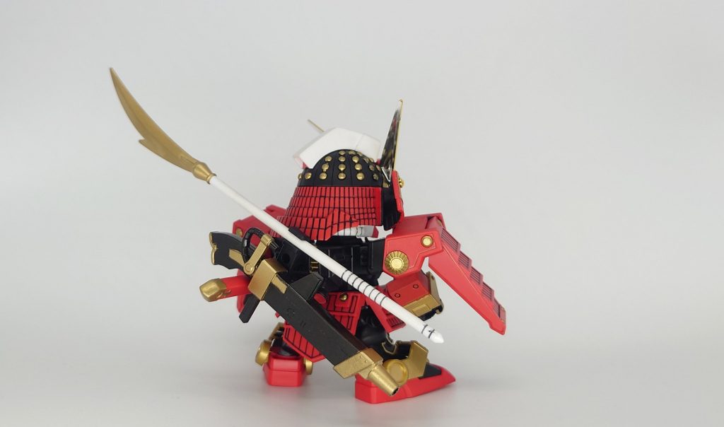 背面視この作品で初めてしっかりマスキングできたのが種子島ライフルの色分け部分。作製当時はかなり満足してました。今見直すとちょっと甘いと感じますので見る目は成長しているようです。