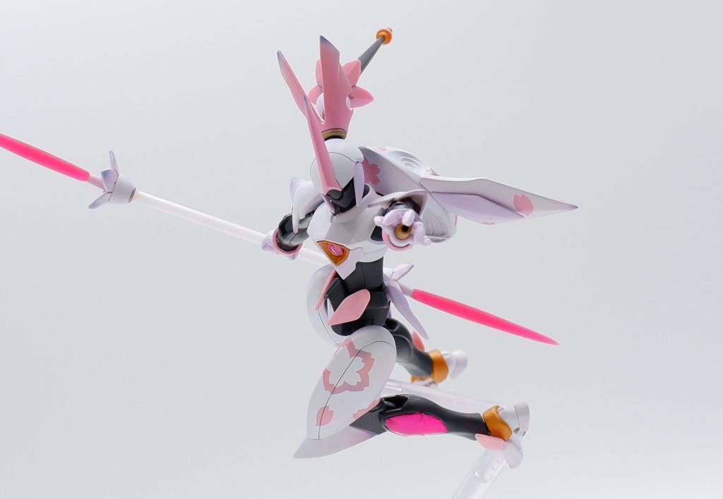 ファルシアランス　ファルシアビットが棒の両端についており、それを槍として接近戦を行う。従来のビットとして棒から離して攻撃をすることも可能