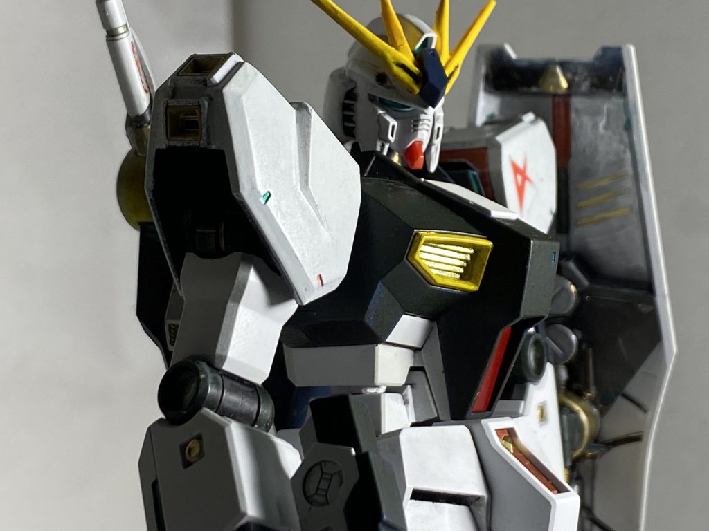 こうしてみると顔が逆襲のシャア劇中のνガンダムそっくりですよね。