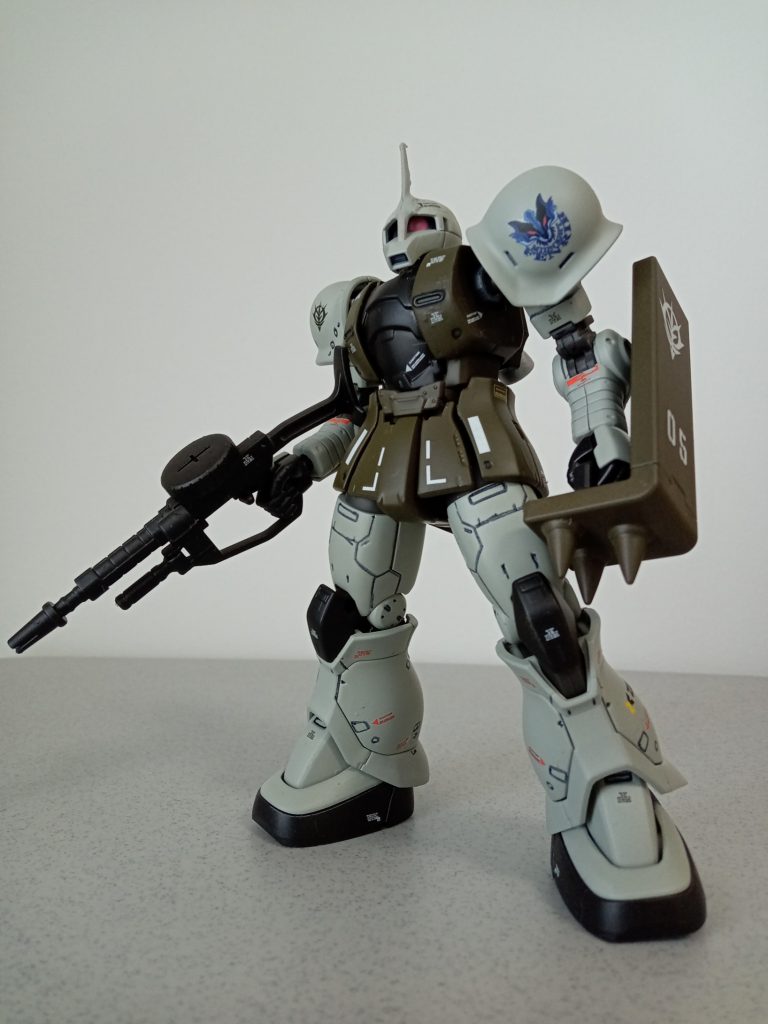 もちろんマシンガン仕様も用意しています!視神経に障害を負ったゲラートが接近戦をやろうものなら、失明間違いないので、マットが自機のメンテナンス中に使うくらいでしょうか?でも旧ザクといえば、やっぱ接近戦なので、こちらの装備がしっくりきますね。