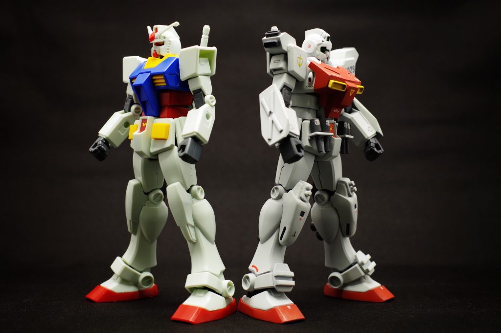EGガンダムとの比較その1。小手と足首の増加装甲のデザインは少々変更しました。