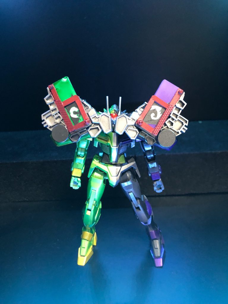 両肩のアームを中央に寄せると変身ベルトっぽくなりますメモリは一応抜き差しできるので、変身ごっこできます