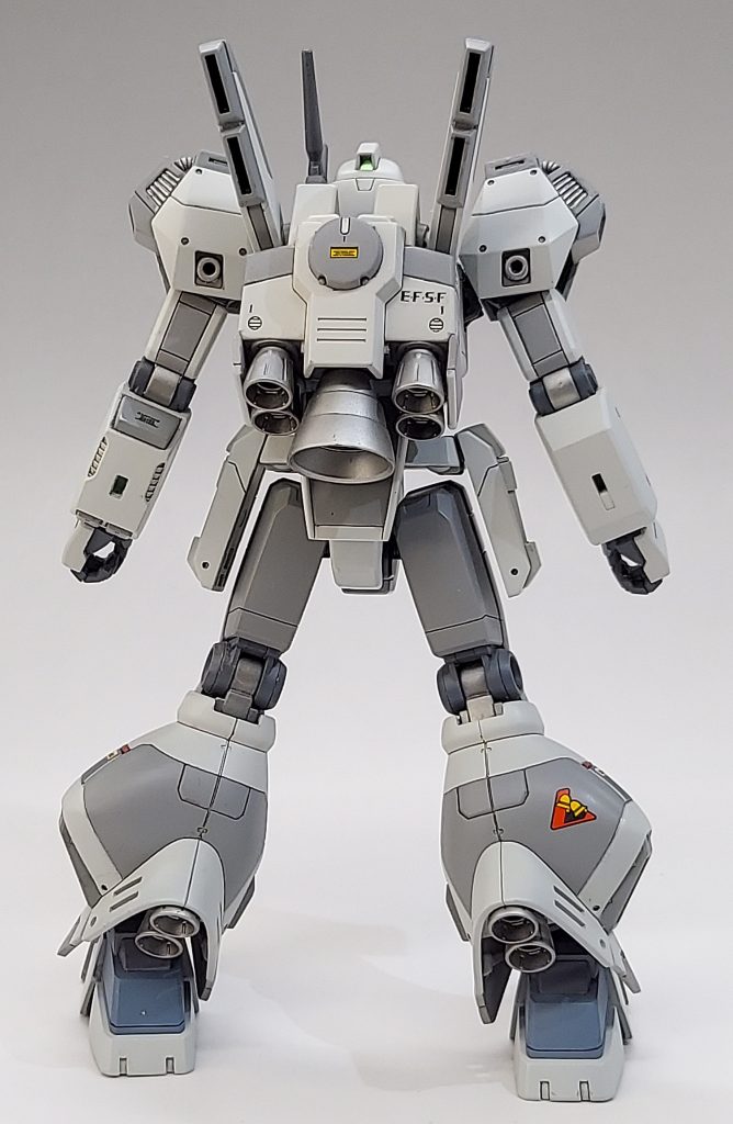 リア写真だと分かりづらいかもしれませんが、二連バーニアはキットのものを切り離して別パーツとして加工してます