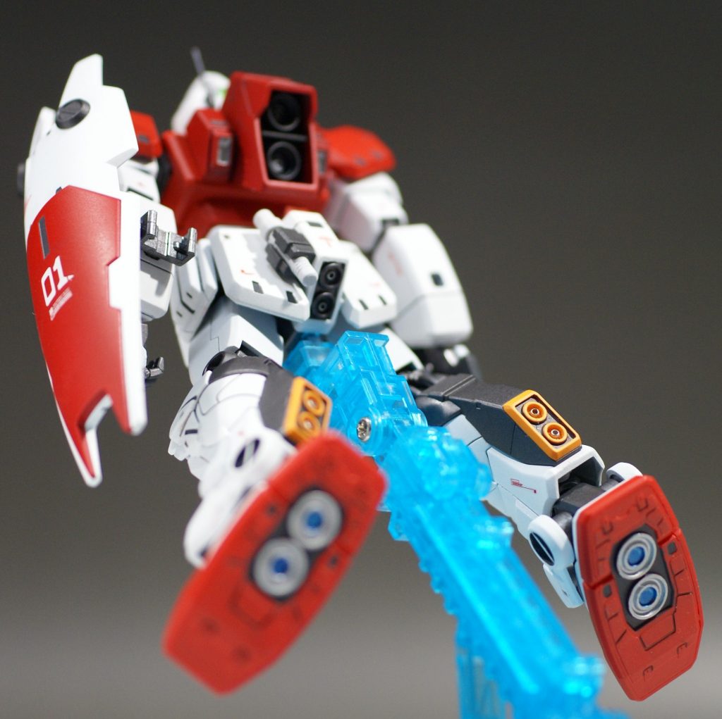 足裏はエナメル塗料でそれっぽく筆塗り。シールドのデカールは組み合わせで。