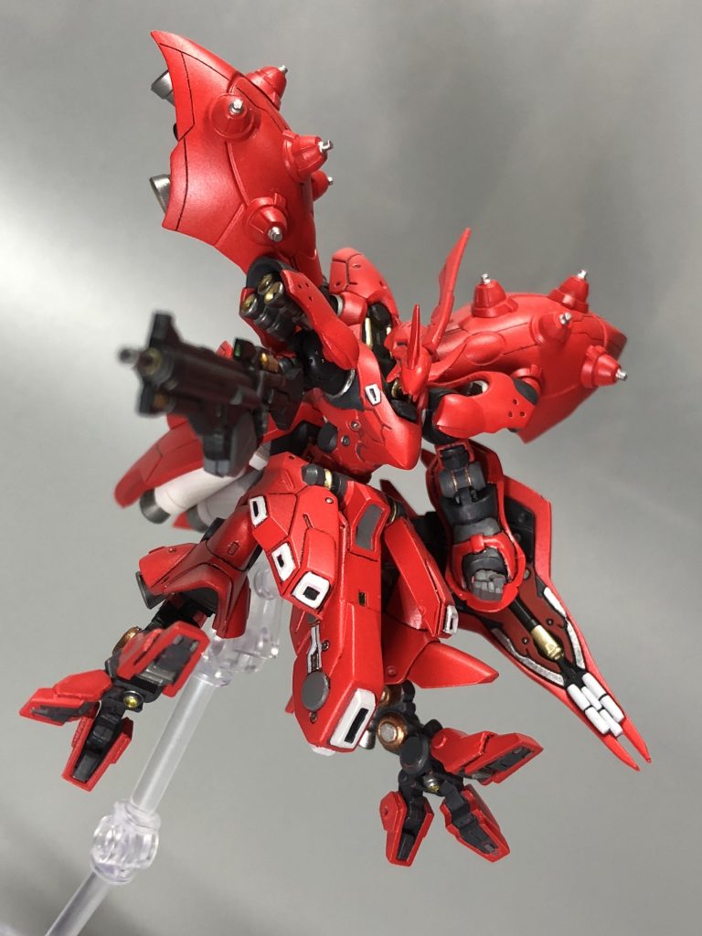 足裏にHアイズとゴールドのメタリックシール。ライフルスコープにはグリーンのメタリックシール。