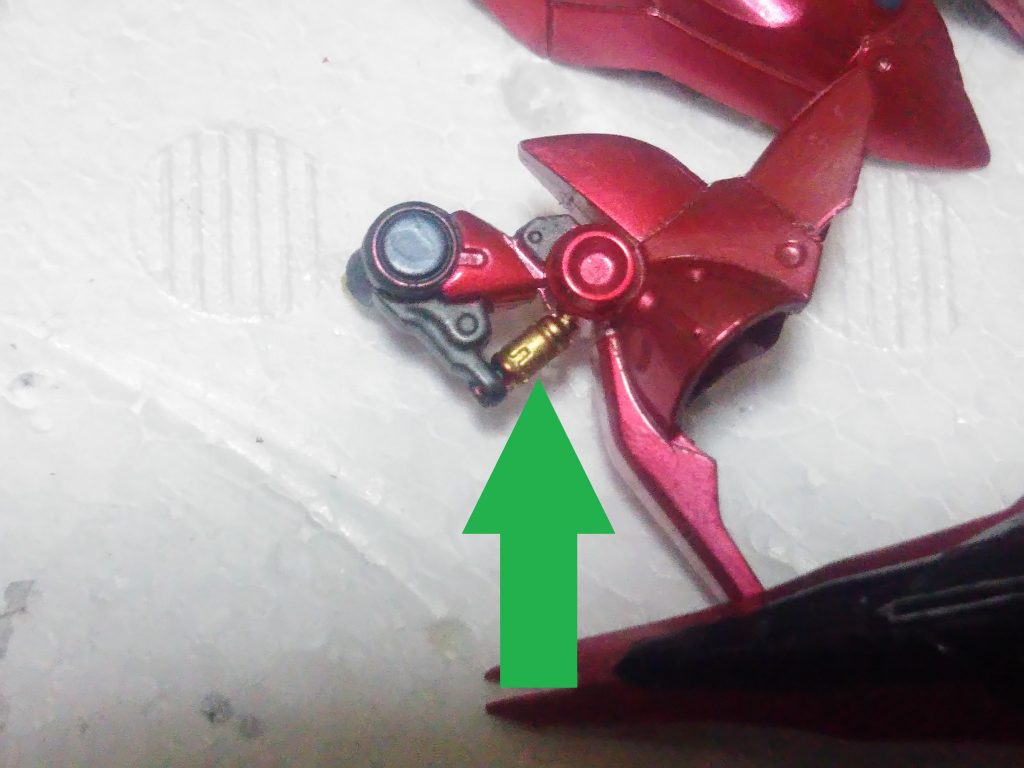 ドムもそうでしたが、ここにこんな物が有ったら膝が曲がらないと思うんだけど・・・。今回はそのままですが、何時か切り落とすかもしれませんｗ