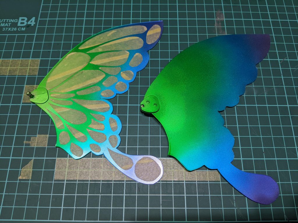 グラデーションでキャンディ塗装をしたら残す部分にマスキングします。