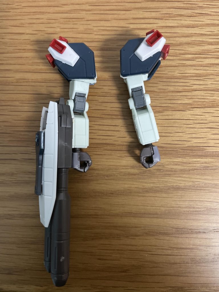 腕はフルアーマガンダムのパーツを取り付けました。