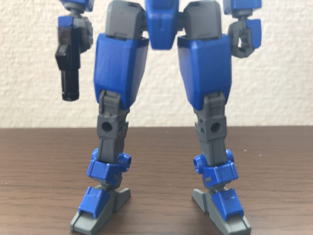 足にも謎のジョイントがあるがこのジョイントが何に使われるのかは分からない