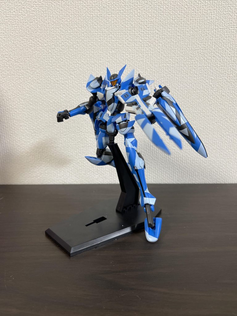 サムネ用の写真はサイドバインダーが左右逆だったので付け直して再度立ち姿を撮りました。