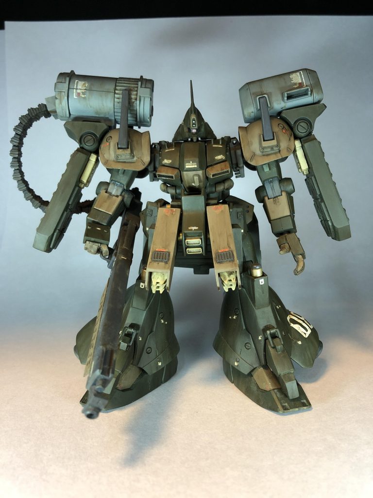 全体をダークグリーンにしてライトブラウンのツートンカラーにしました。