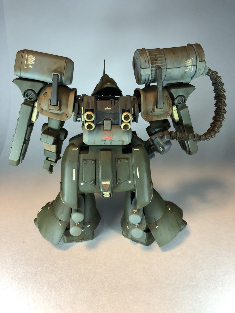 リアスカートは腰を横に延長したので切ってワイド化してます。