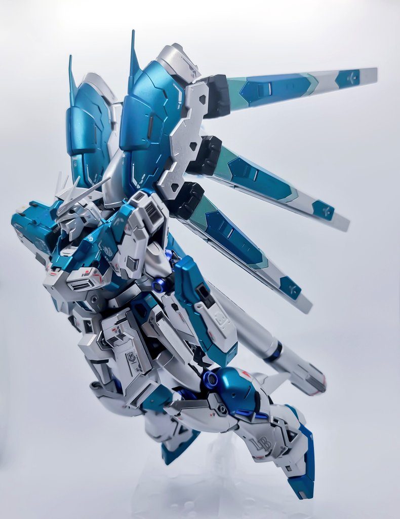 〈海外キット完成品Hiニューガンダム似？〉スカイディフェンダーオマケ付き 海外キット完成品Hiニューガンダム似？〉スカイディフェンダー