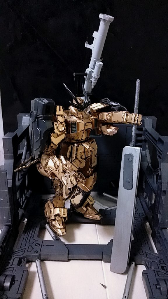 武装右手 ビーム砲 のつもり左手 自作大鉈 で叩くバックパック カスタマイズパーツバズーカ
