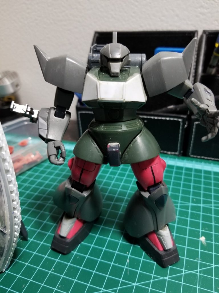 定番の胸のボリュームアップと太ももと靴は1/100ザクウォーリァをミキシングしています