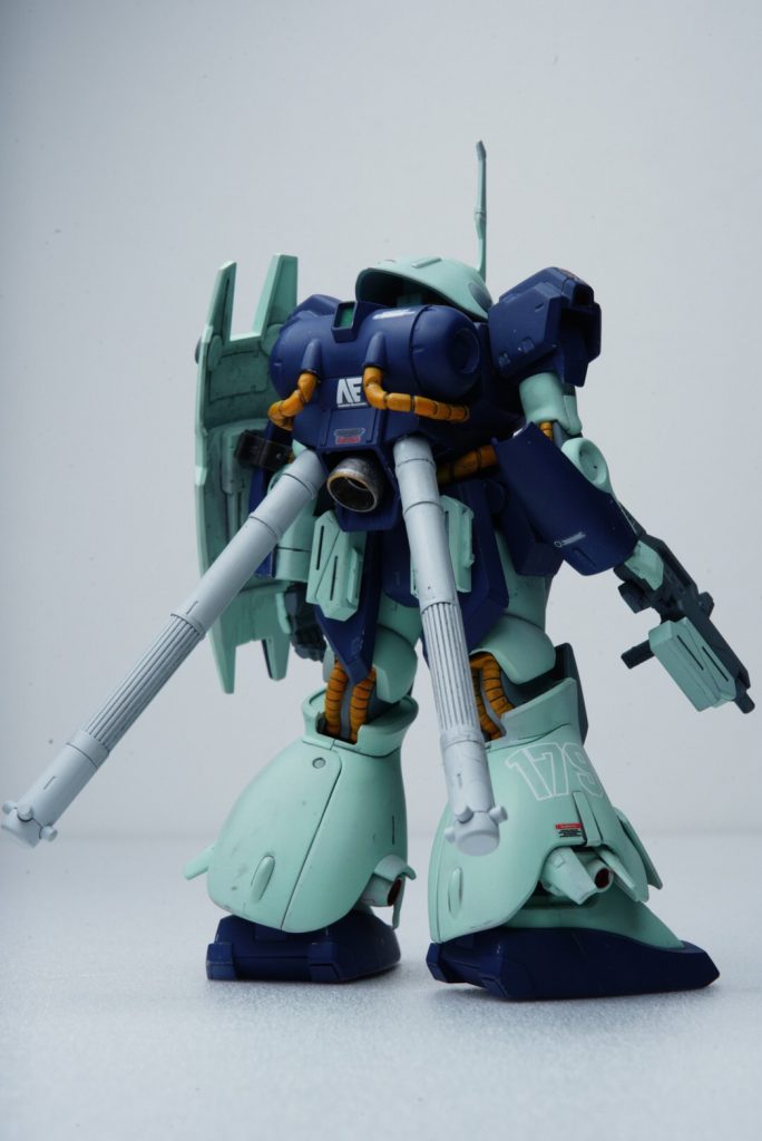 リヤビュー。プロペラント・タンクの増設とスラスターは大型の一基タイプに変更。