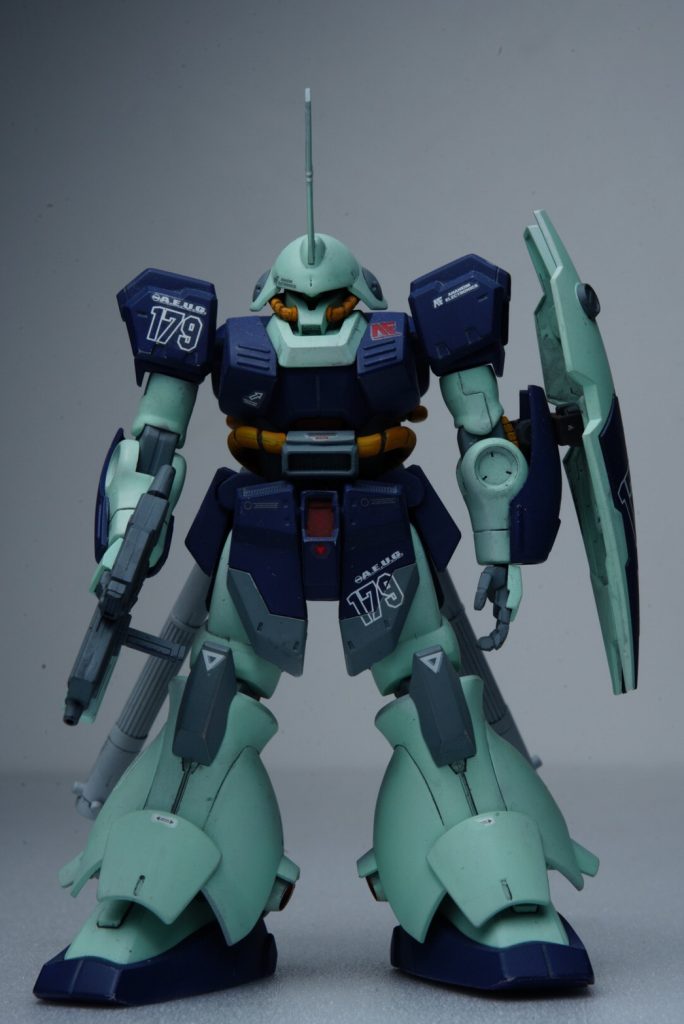 真正面。フロントスカートや腰部のパワーサプライケーブルにも違いがありますが・・・裏事情として購入したキットがパーツ欠品のジャンク品だったためフロントスカート回りがごっそり無かったのでこうなりましたw ちなみにフロントスカートは1/100のインパルスの物使ってます。