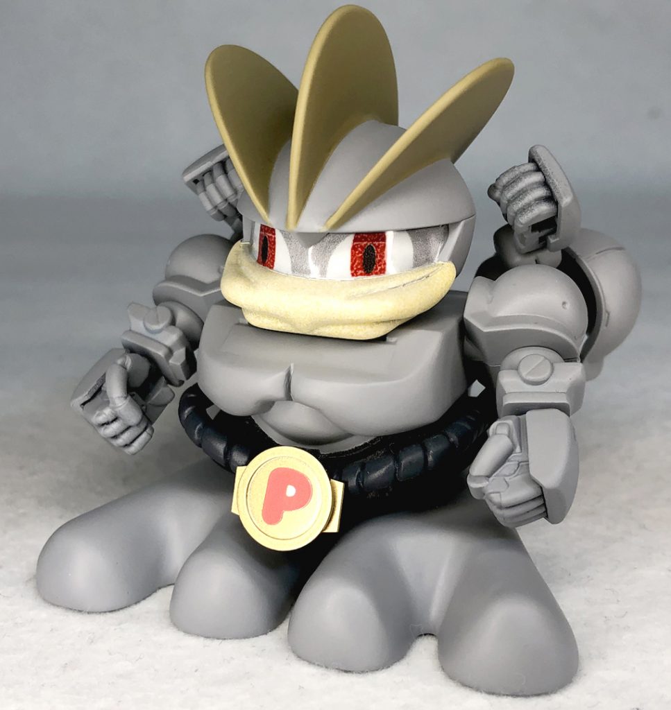 正面ベースはSDガンダム「グフ・カスタム」を使用胴体の筋肉らしさや腰パイプがベルトに見立てられそうという複数のメリットから素体に選出