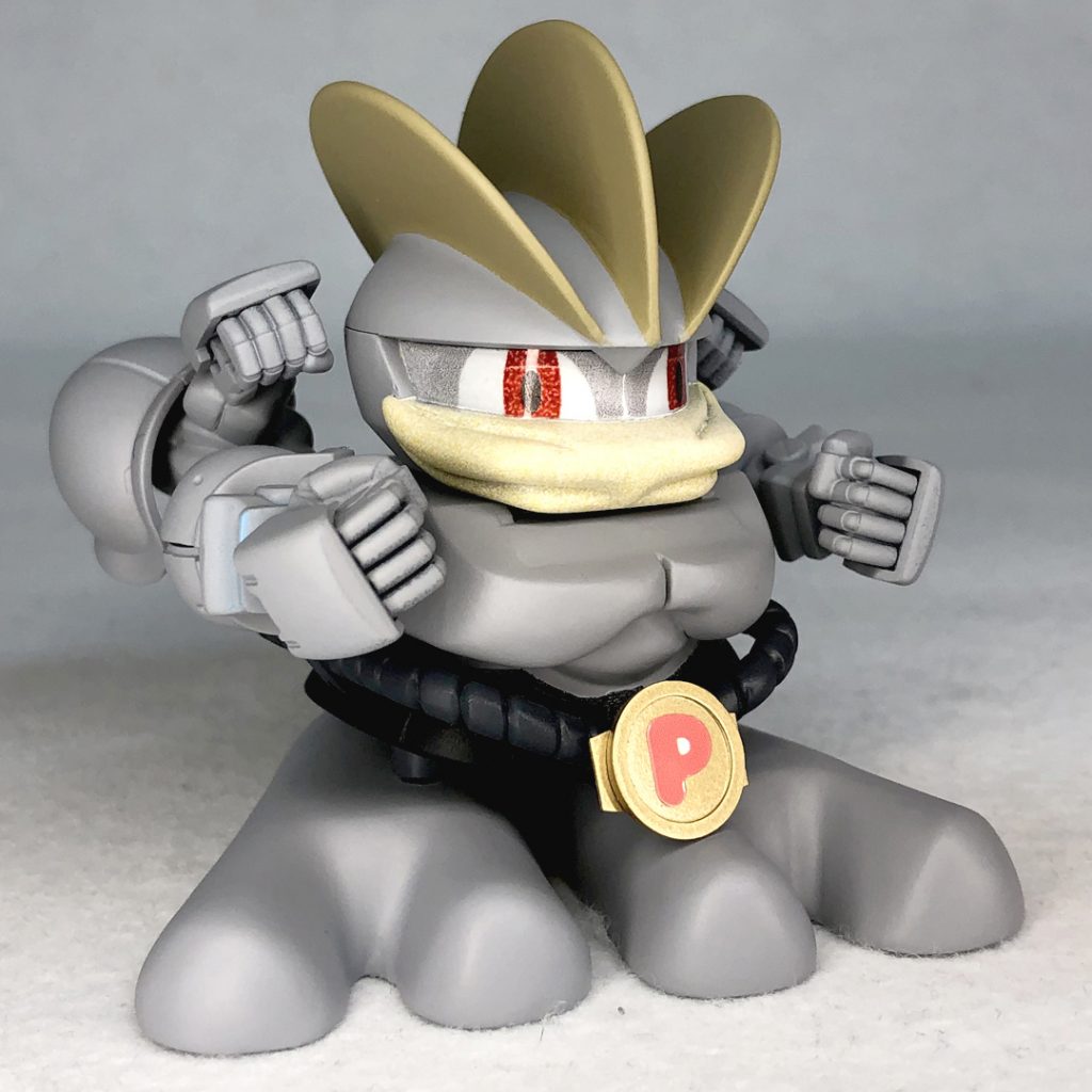 素体の姿からあまり稼働を増やしていないのでポーズはそれほどですが手首が動く「ビルドハンズ」に差し替えたのでそこでパンチや腰の横で構えるなどの仕草をつけることができます。