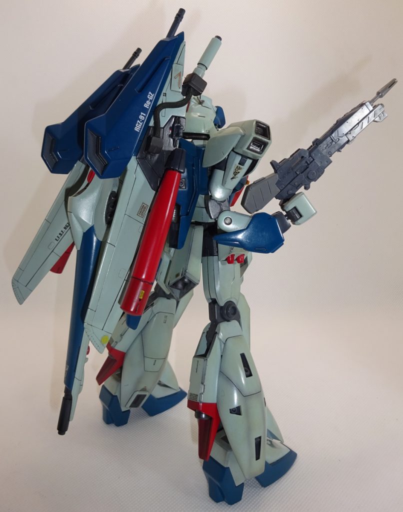 MS本体はほぼ弄らず バックパックのみの換装でスペースファイター形態に変形できるように製作いたしました このためバックパックを元に戻せば、ほぼノーマルに戻せます バックウェポンシステム(BWS)の機首部分やその連結用のパーツの加工 MGゼータプラスのウイングバインダーの流用のための加工などがメインです