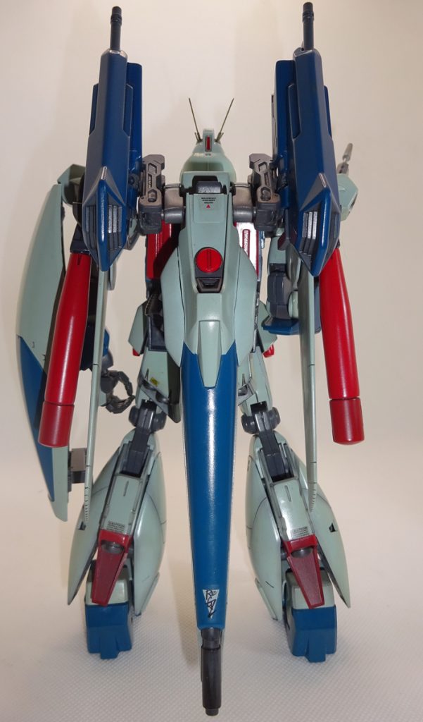 バックショット 今回数年の時を経て完成させるために加工したのはウイングバインダーの上にドカッと乗っている追加のスラスター兼ジェネレーター兼ビームガンです あとは連結アームなどの加工を少々