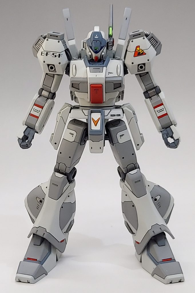 フロント全体にスジボリを追加して別パーツ感を演出しました