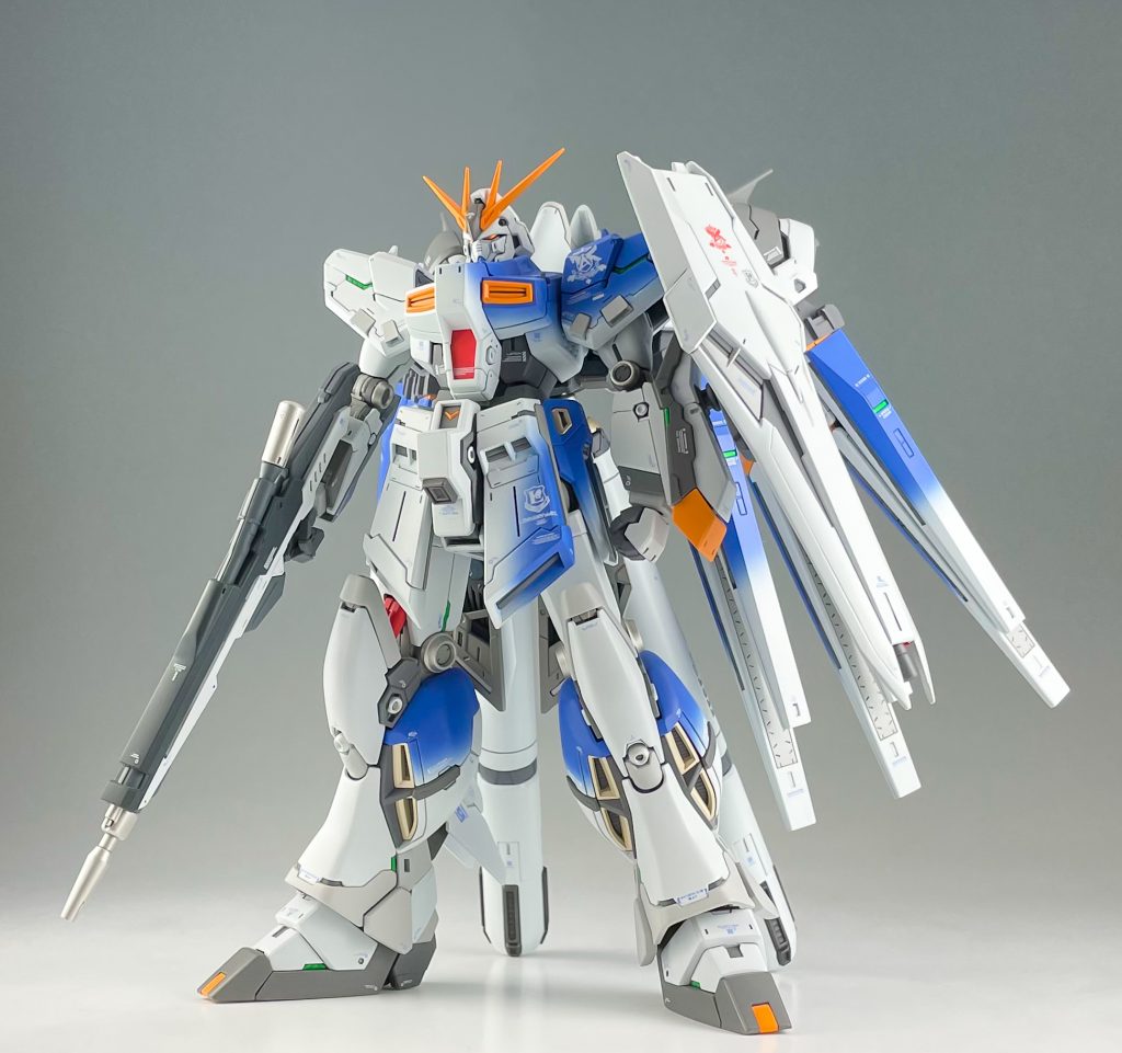 モールドを間引いたり、ゴールド、シルバーを落ち着いた色にすることで、グラデーションがより綺麗に見えるようにしました。