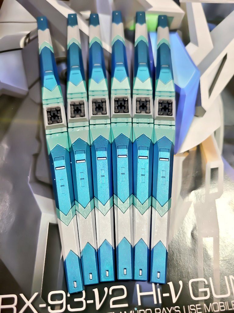 Hi-νガンダム(オリジナルカラーVer.)–2枚目/制作者：あす