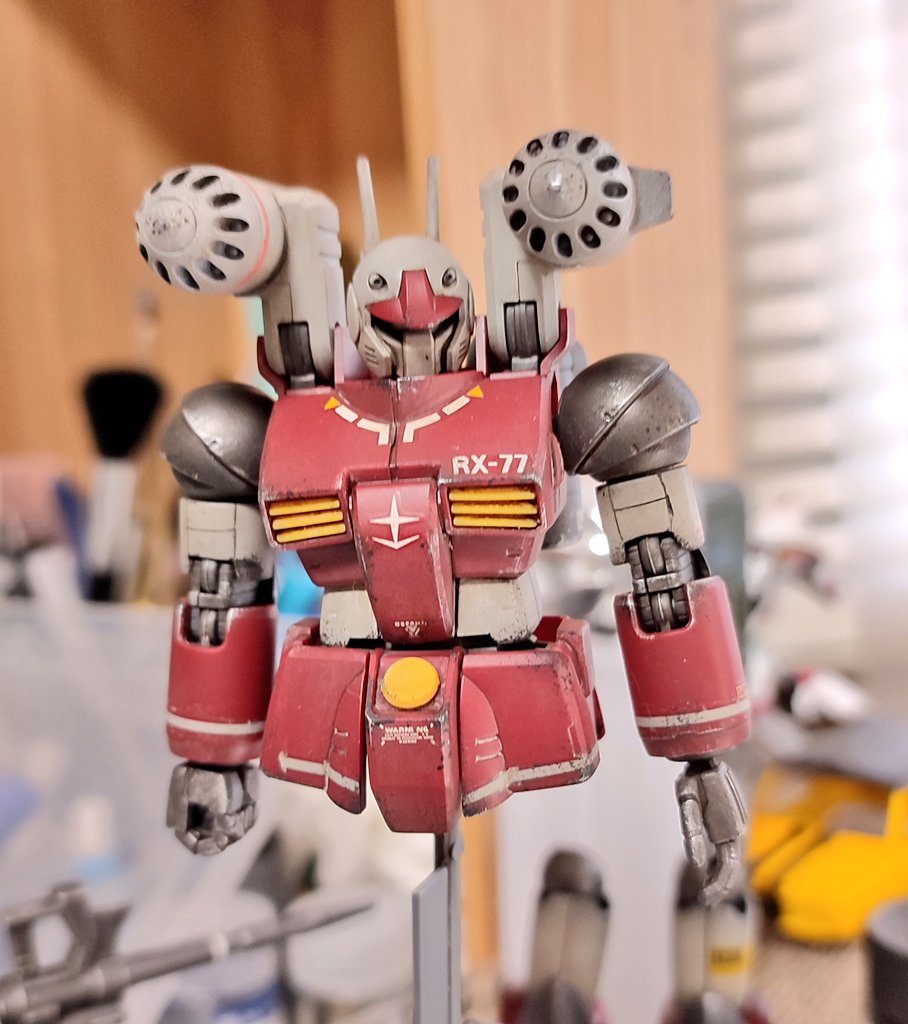 ウォッシング、チッピング、ドライブラシ後。イイ感じですがまだ「軽い」印象があります。この跡ウェザリングマスターでエッジを中心に汚してグラデ塗装っぽく陰影を付けました。最終的には「プラスチックっぽさ」はだいぶ解消できたのではないでしょうか。最後までご覧いただき、ありがとうございました。成型色活かし、難しい部分もありますが楽しんで作れました。