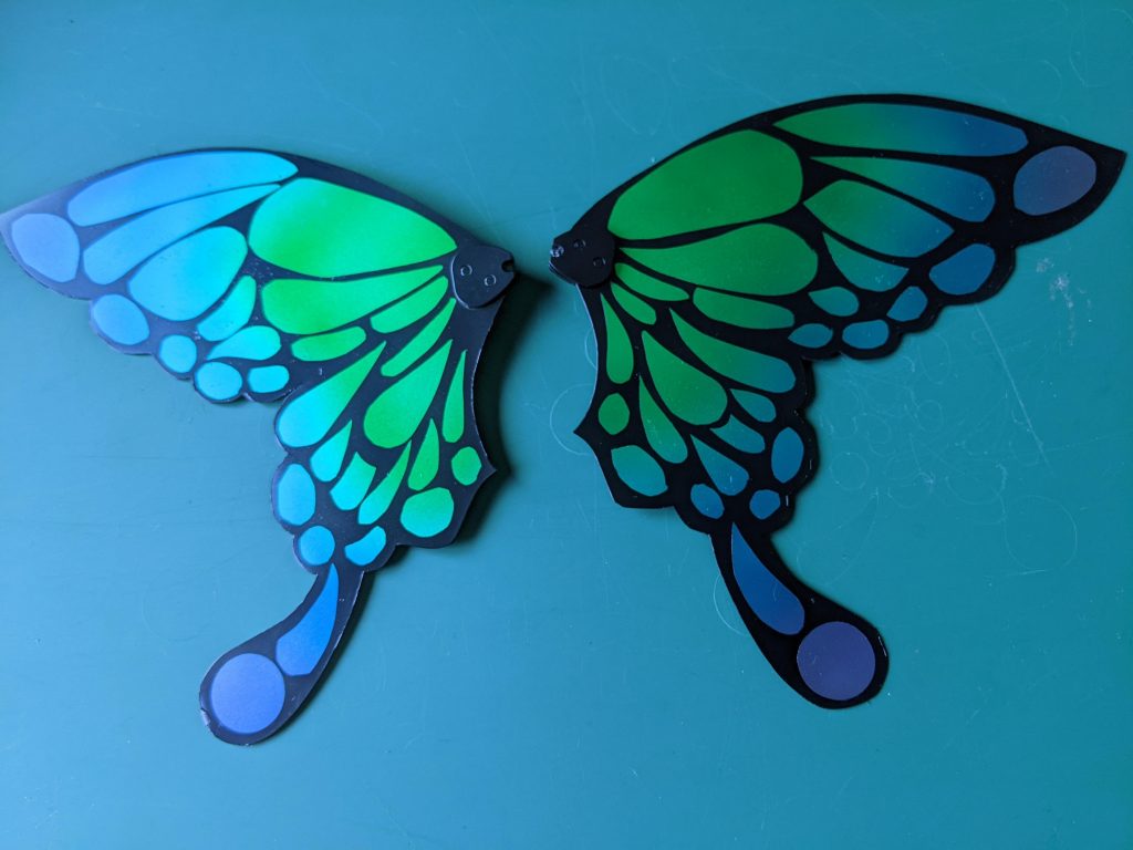 マスキング部分以外をプリズムブルーブラックで塗装して完成です！