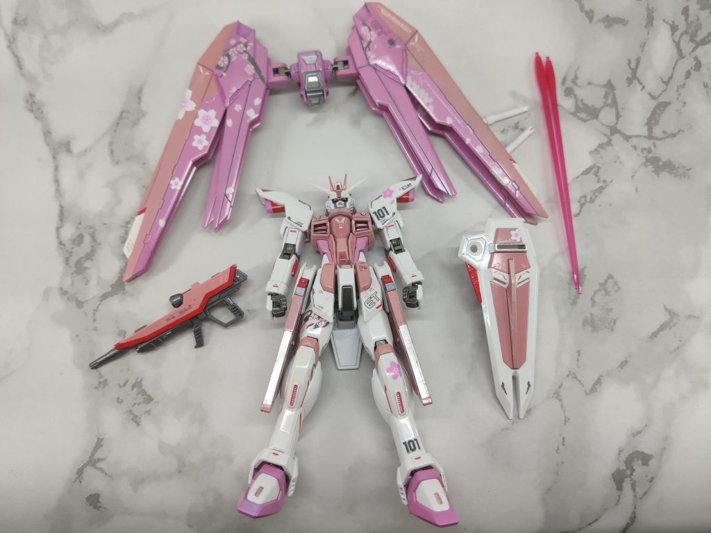 HGCE 新生自由鋼彈 粉紅配色–2枚目/制作者：@fox_chi_zeng