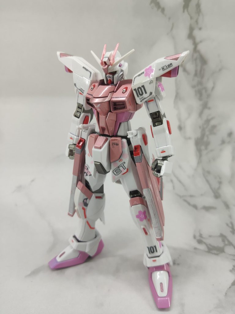 HGCE 新生自由鋼彈 粉紅配色–3枚目/制作者：@fox_chi_zeng