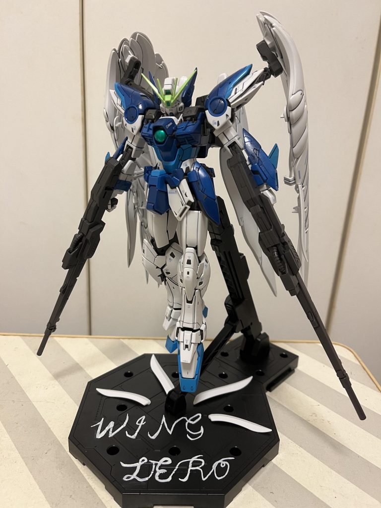 定番ウイングポーズ。ゼロカスは悠然と余裕を持ったポーズが合いますね。だから…