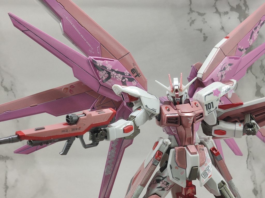 HGCE 新生自由鋼彈 粉紅配色–4枚目/制作者：@fox_chi_zeng