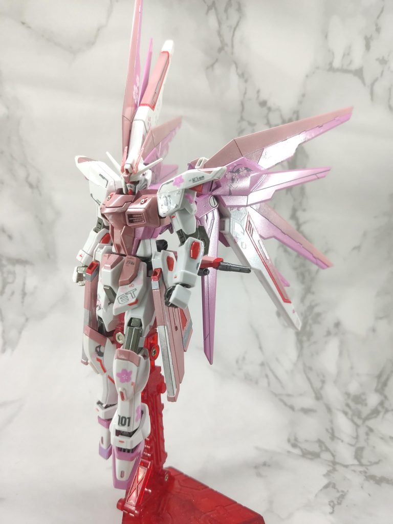 HGCE 新生自由鋼彈 粉紅配色–2枚目/制作者：@fox_chi_zeng