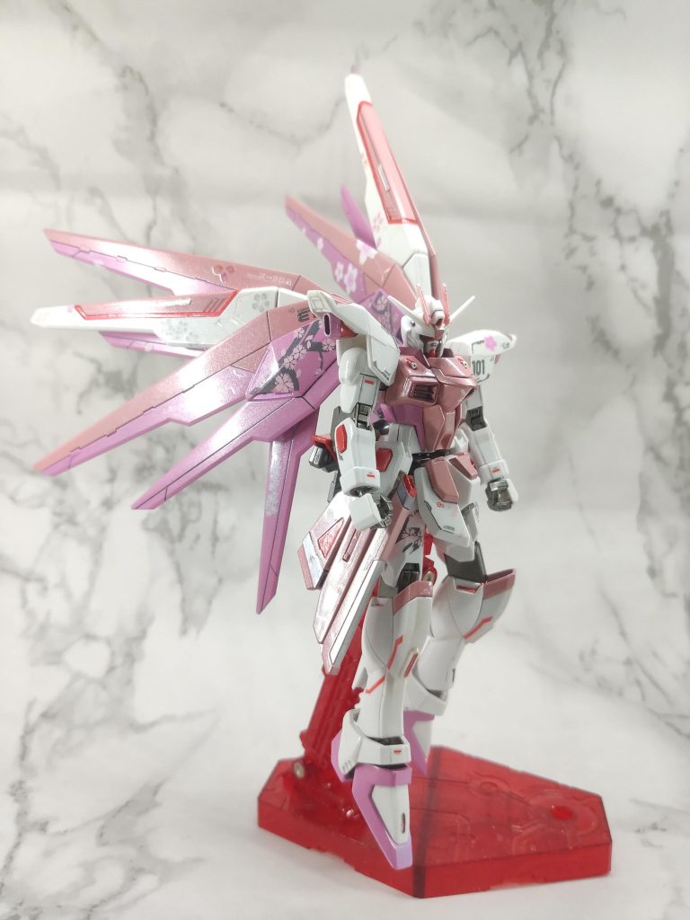 HGCE 新生自由鋼彈 粉紅配色–3枚目/制作者：@fox_chi_zeng